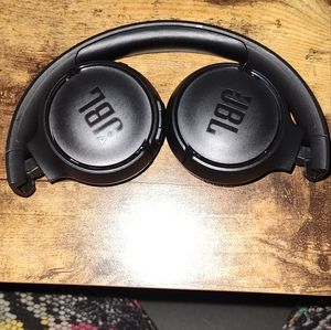 JBL Tune 510BT Wireless over the ear headphones